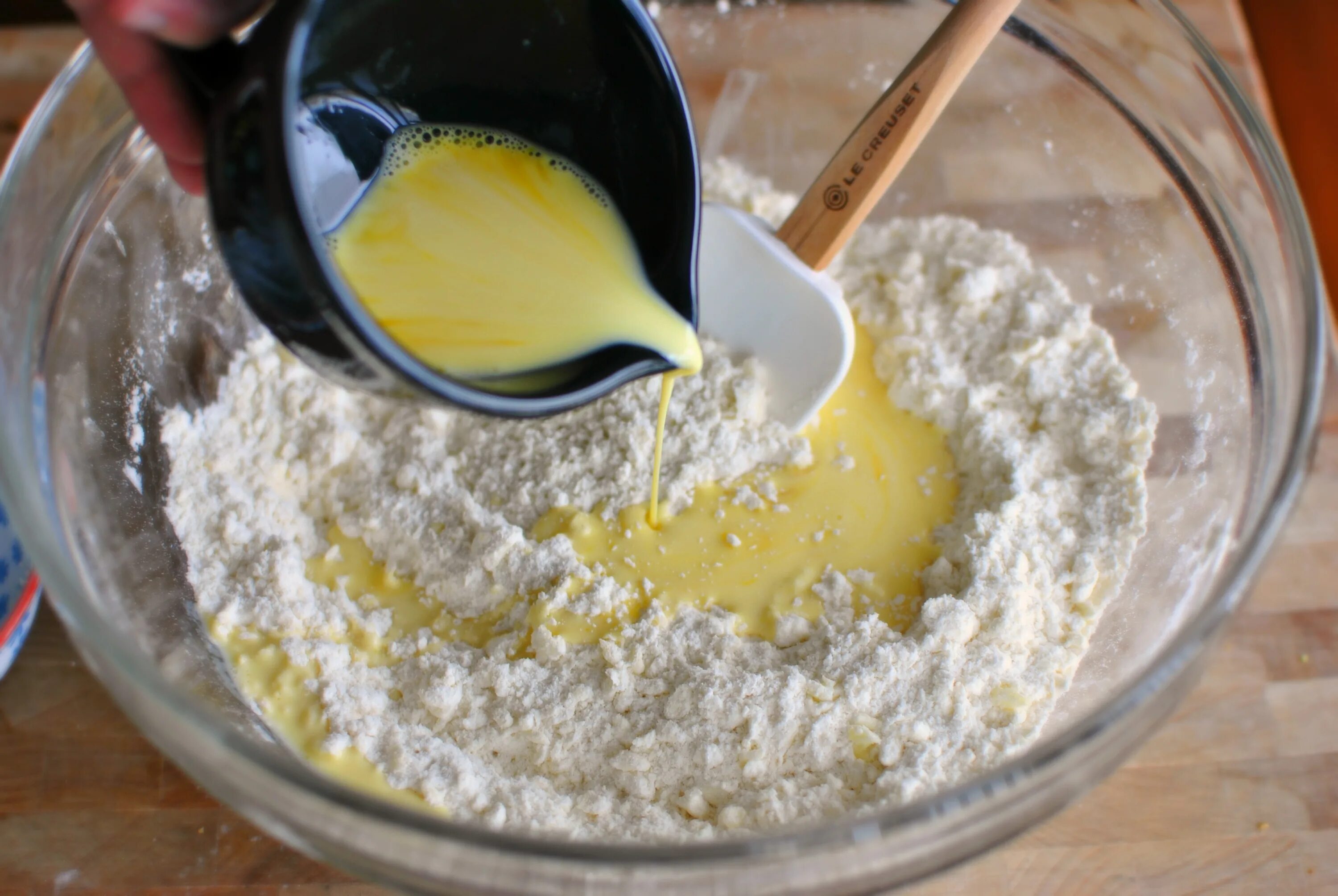 Add the egg. Pour the mixture. stir up the eggs with milk.. milk mixture. десерт яйцо страуса рецепт с фото пошагово.