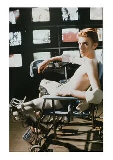 David Bowie in The man who fell to earth Vebuka.com.