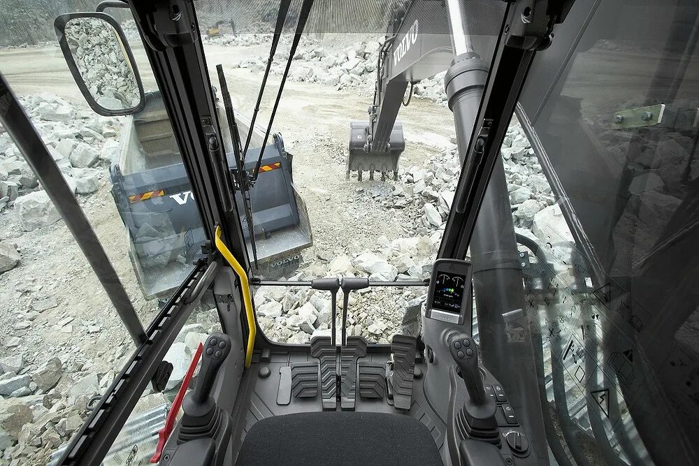 Экскаватор Volvo ec380. Volvo EC 480 В кабине. Экскаватор Вольво ec480dl. Volvo 210 экскаватор кабина. Салон экскаватора