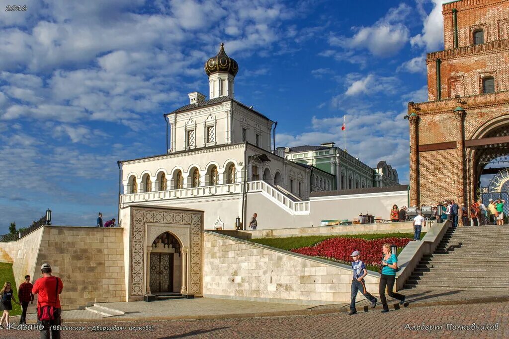 Музей истории государственности Татарстана Казань. Дворцовая Введенская Церковь Казань. Музей в Кремле Казань. Музей истории государственности Татарстана в Казанском Кремле.