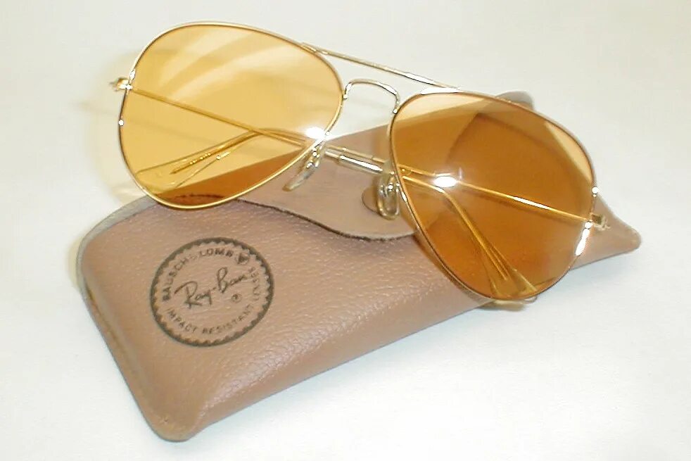 Чехол ray ban. Ambermatic ray ban. Ray ban Aviator Clear Evolve. Ray ban Bausch & Lomb Aviator Gold ambermatic Vintage 1970s. Ray-ban Oval Light ray 8060-159/5a.