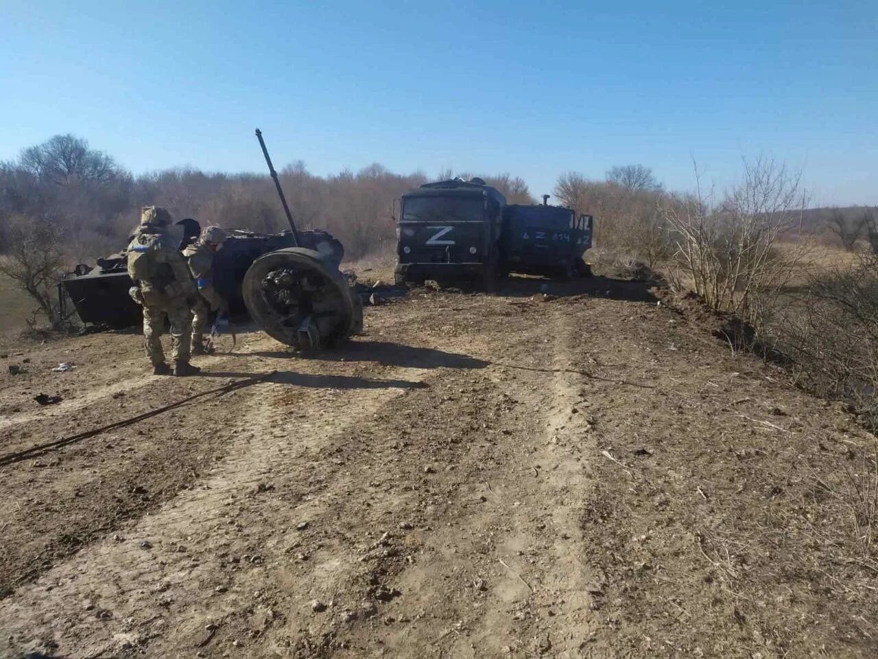 БТР 82 ВСУ. БТР-82 ВСУ трофейный. Колонна военной техники. Разбитая Военная техника на Украине. Новости 20 украина россия