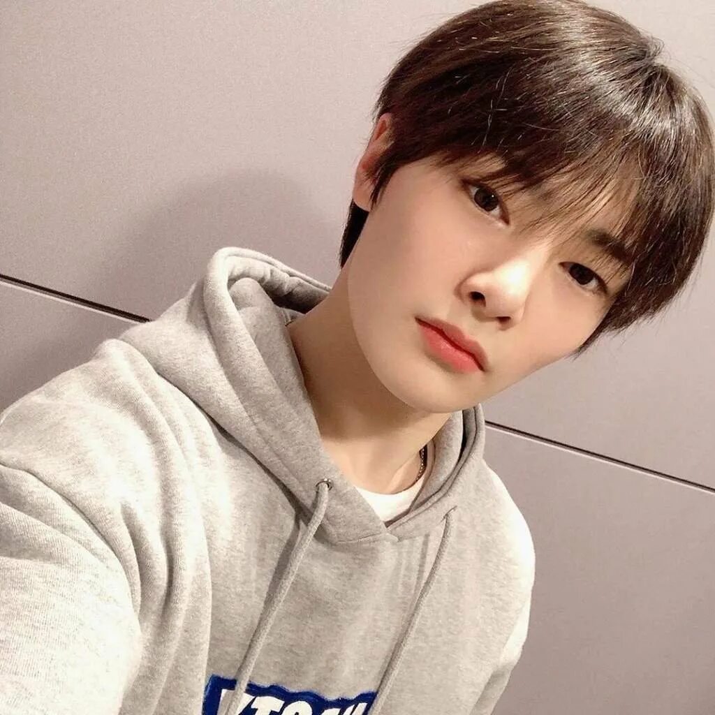Сколько лет феликсу из stray kids 2025. Ян чонин. ян чонин 2025. ян чонин stray kids 2025. ян чонин 2025.