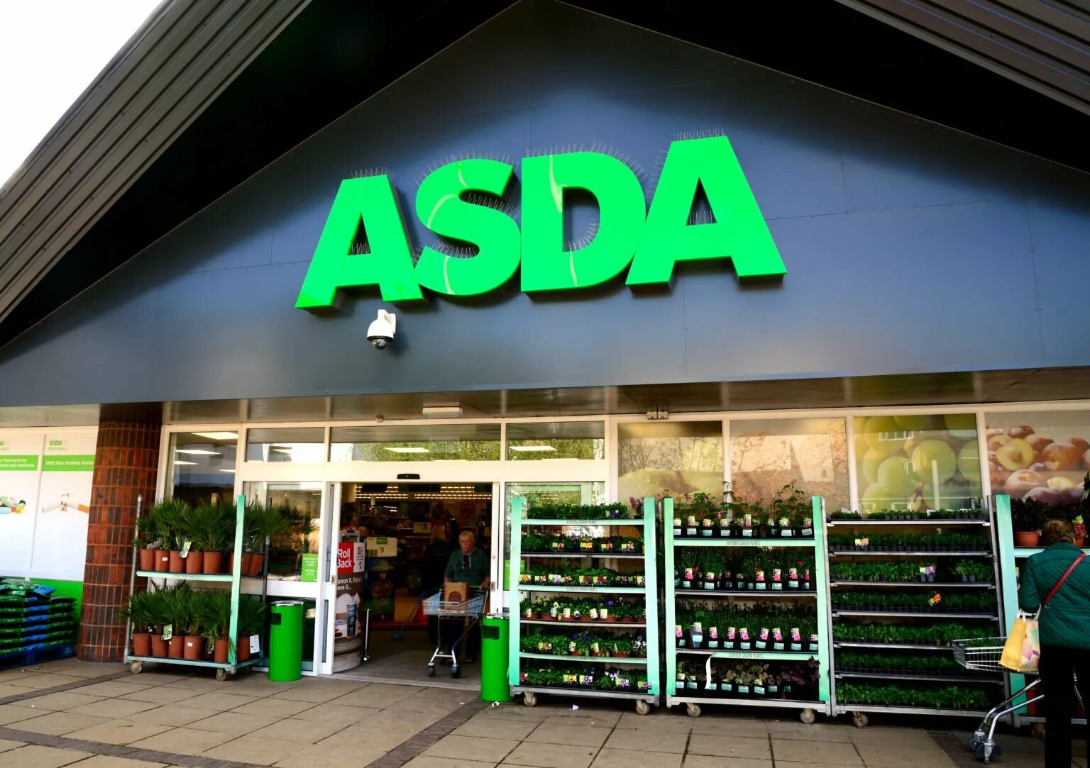 Asda. Asda супермаркет. магазин асда в англии. asda логотип.