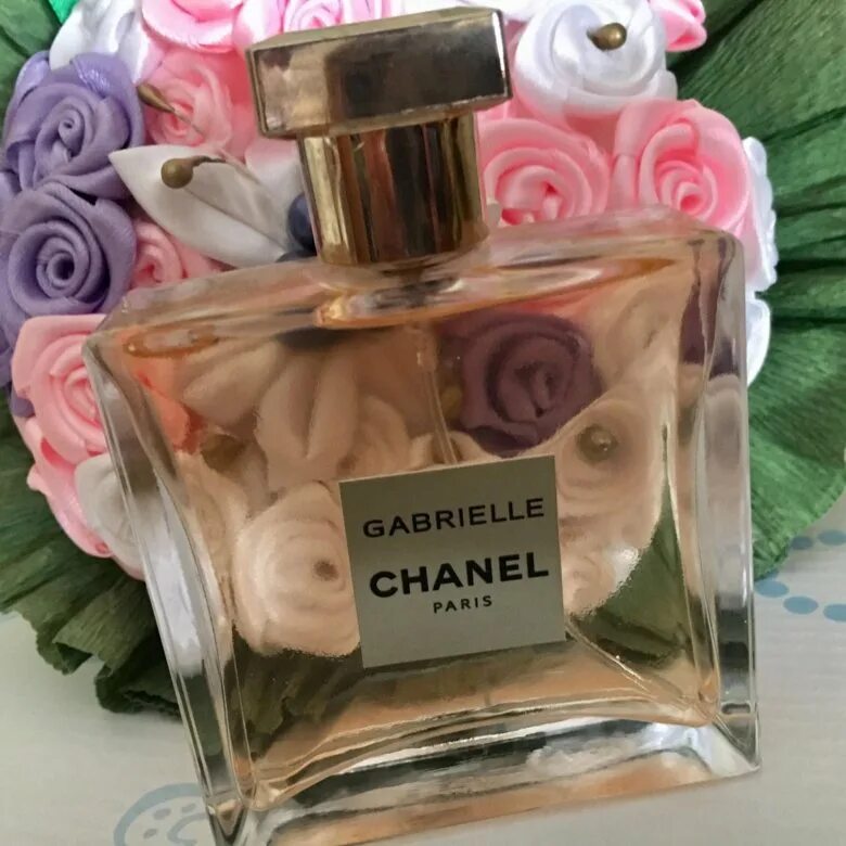 Essence chanel. Духи Gabrielle Chanel Paris. Chanel Gabrielle Chanel. Chanel Gabrielle 100ml. Габриэль Шанель аромат.