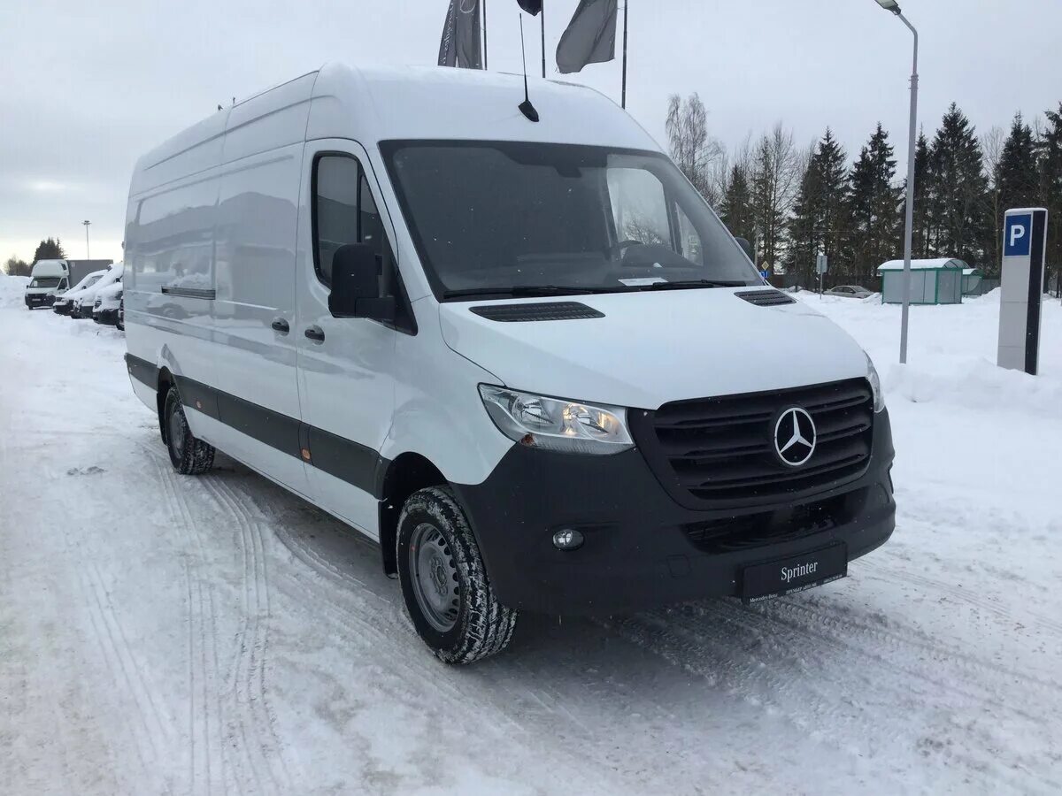 Мерседес спринтер 2021. Цельнометаллический кузов. Mercedes Sprinter 2021 года в горах. Еврофургон на Спринтер. Mercedes Sprinter 2021 цена.