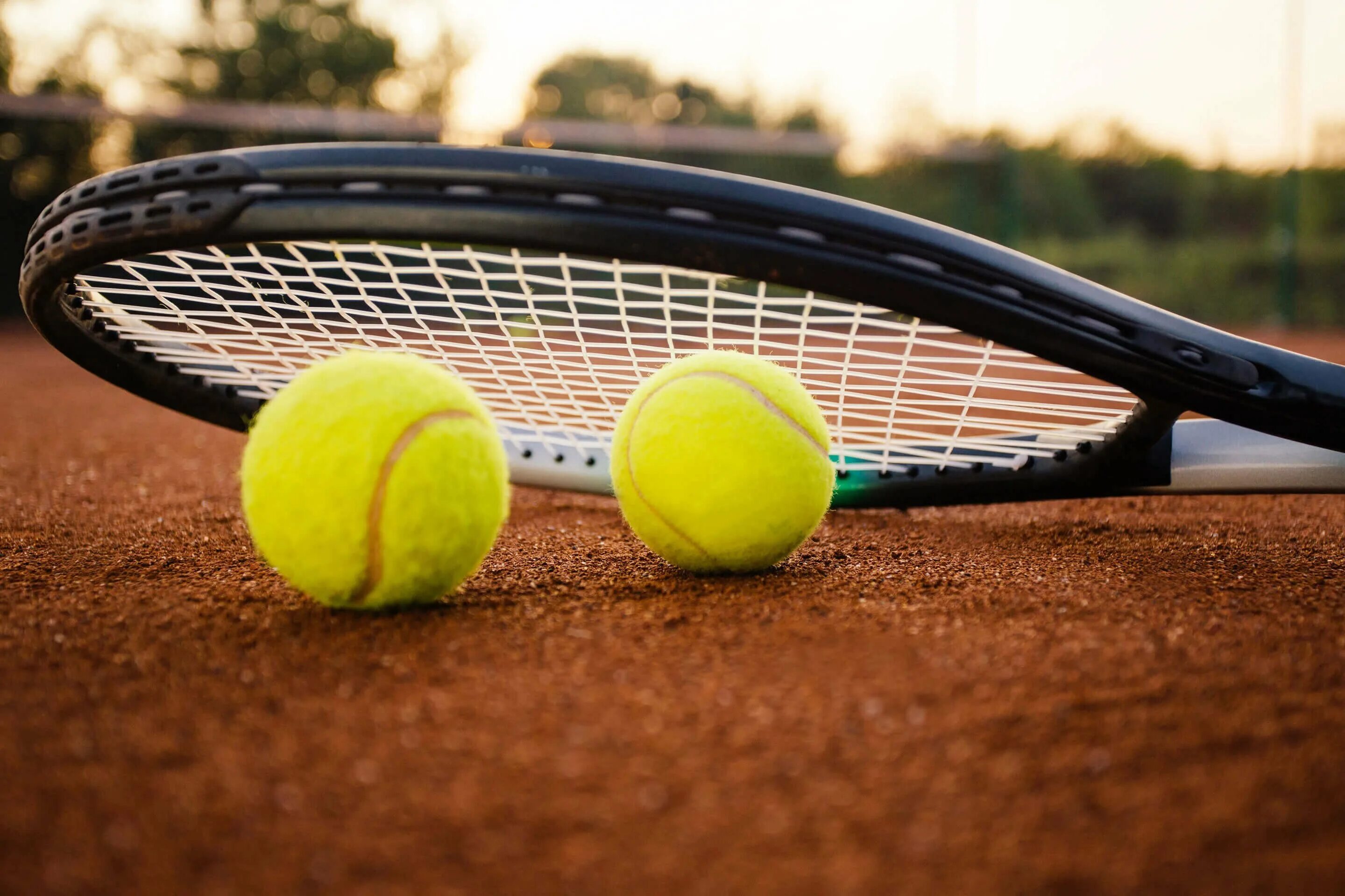 Crossway ракетки большой теннис. Теннис Babolat. Теннис корт ракетка мяч. Теннис баболат на корте.