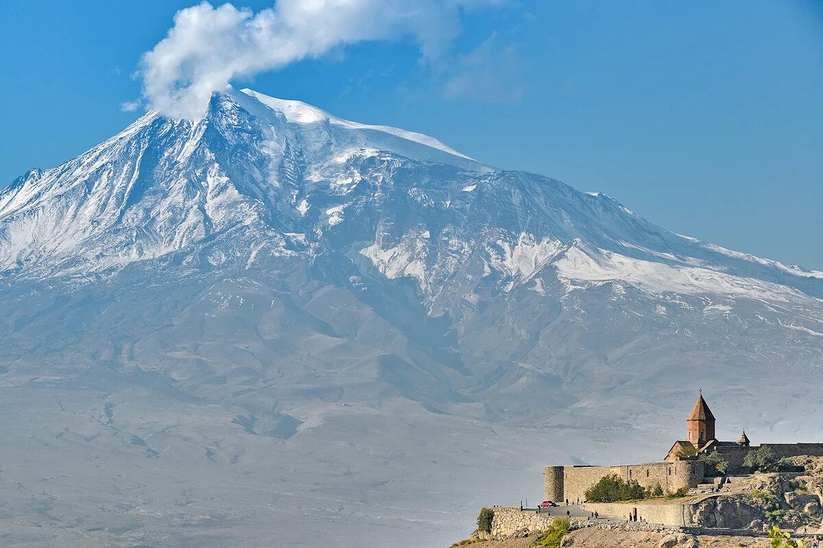 Armenia ararat. Монастырь хор Вирап в Армении. Армения Арарат монастырь хор Вирап. Ереван монастырь хор Вирап. Ереван - монастырь хор Вирап Армения.