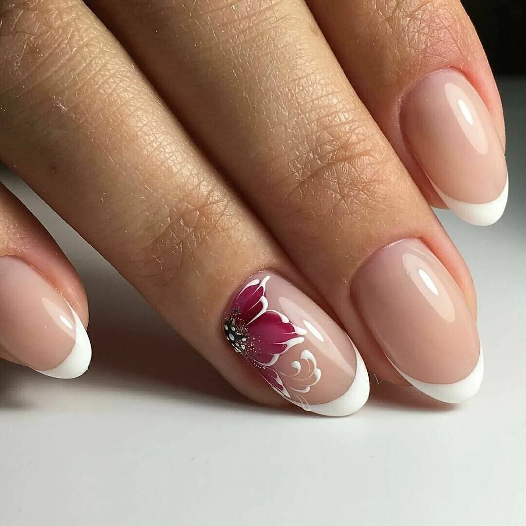 френч 2023 миндаль. выкладной френч миндаль французский. французский маникюр миндаль миндалевидные. френч на миндаль 2023 классика. ногти дизайн новинки 2024 миндаль френч.