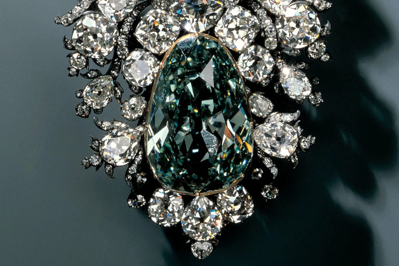 Какие драгоценные камни самые дорогие. Зеленый Дрезденский Алмаз. Алмаз «зелёный Дрезденский» (Diamond «Dresden Green»).