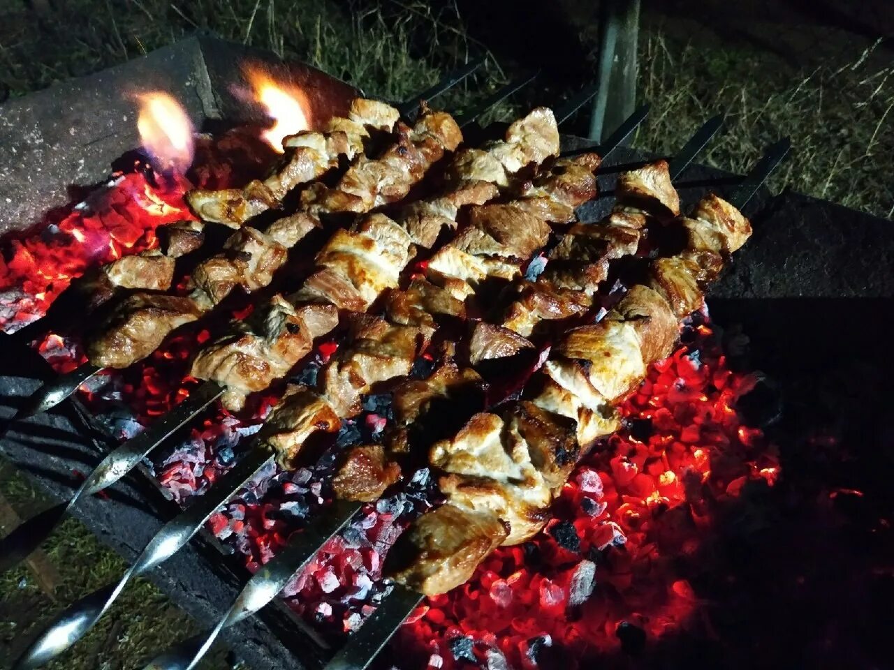 Я подарю ей шашлычек коньячек