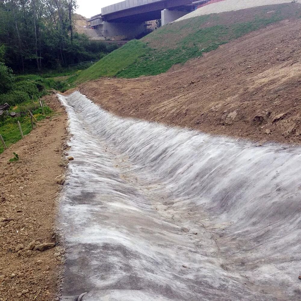 Нагорная водоотводная канава. Нагорные водоотводные канавы. Нагорная канава. Водоотводящий канал канава. Углубление водоотводной канавы.