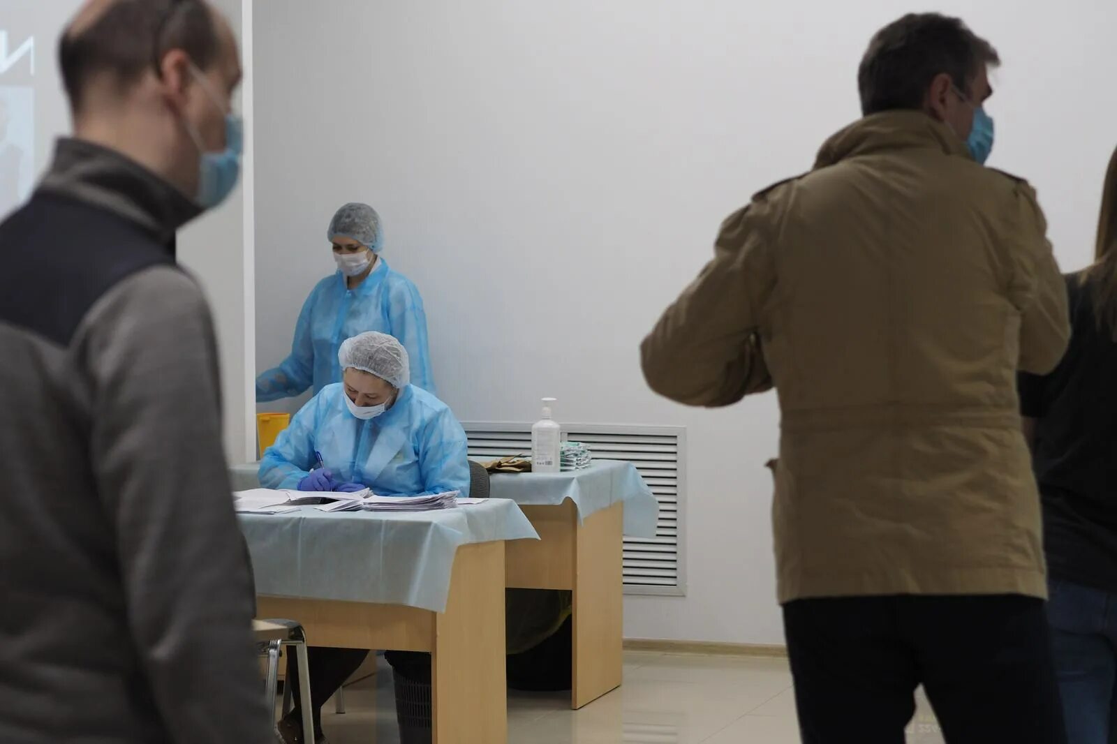 Обследование воронеж. Вакцинация в воронеже от коронавируса максимир. вакцинация от ковид эстетика. вакцинация пожилых от коронавируса. депутатская 10 воронеж фото.