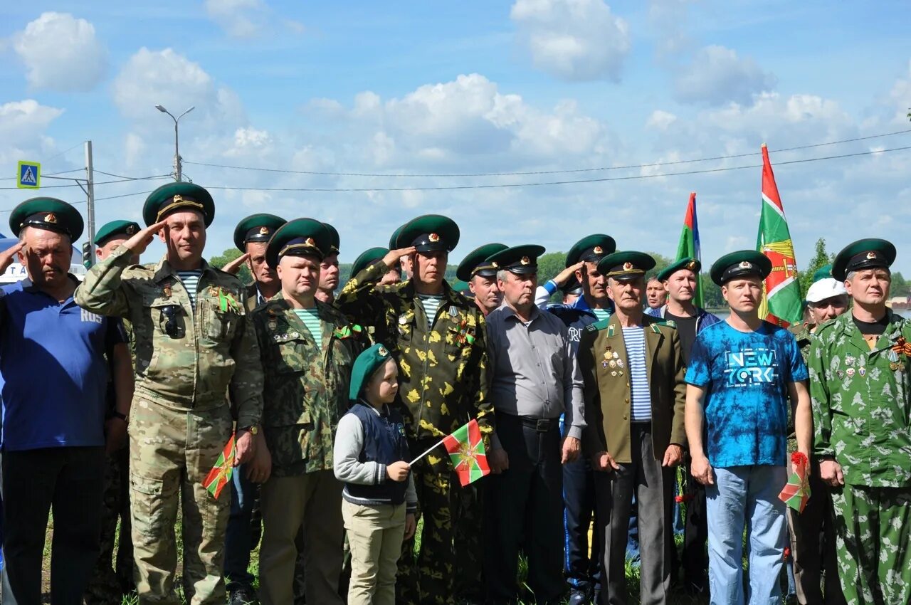 День пограничника 23. 28 Мая день пограничника. 28 Мая праздник пограничников. День пограничника 2022 с 27 мая. День пограничника в Воткинске.