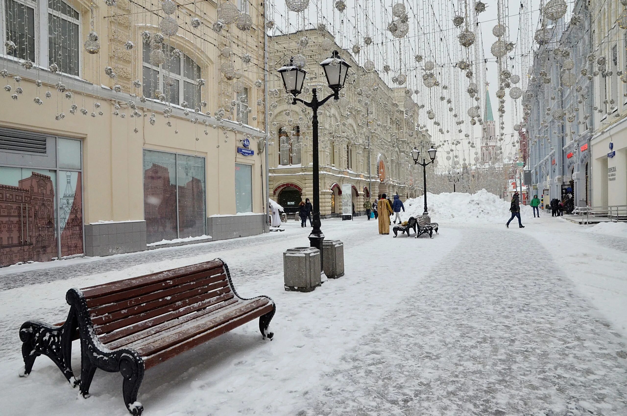 Какая бывает погода в москве. Зимняя Москва. Зима в Москве. Улицы Москвы зимой. Заснеженная Москва.