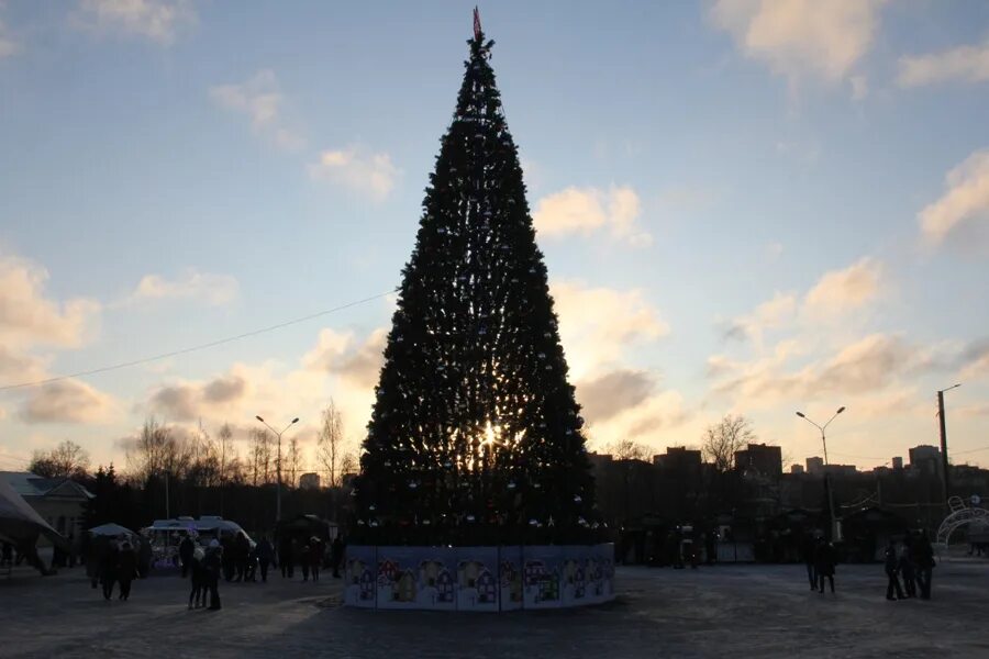 Столица на онего петрозаводске. Праздник на кирова петрозаводск сегодня. Брянск 12. Жители карелии. С рождеством 24 декабря.