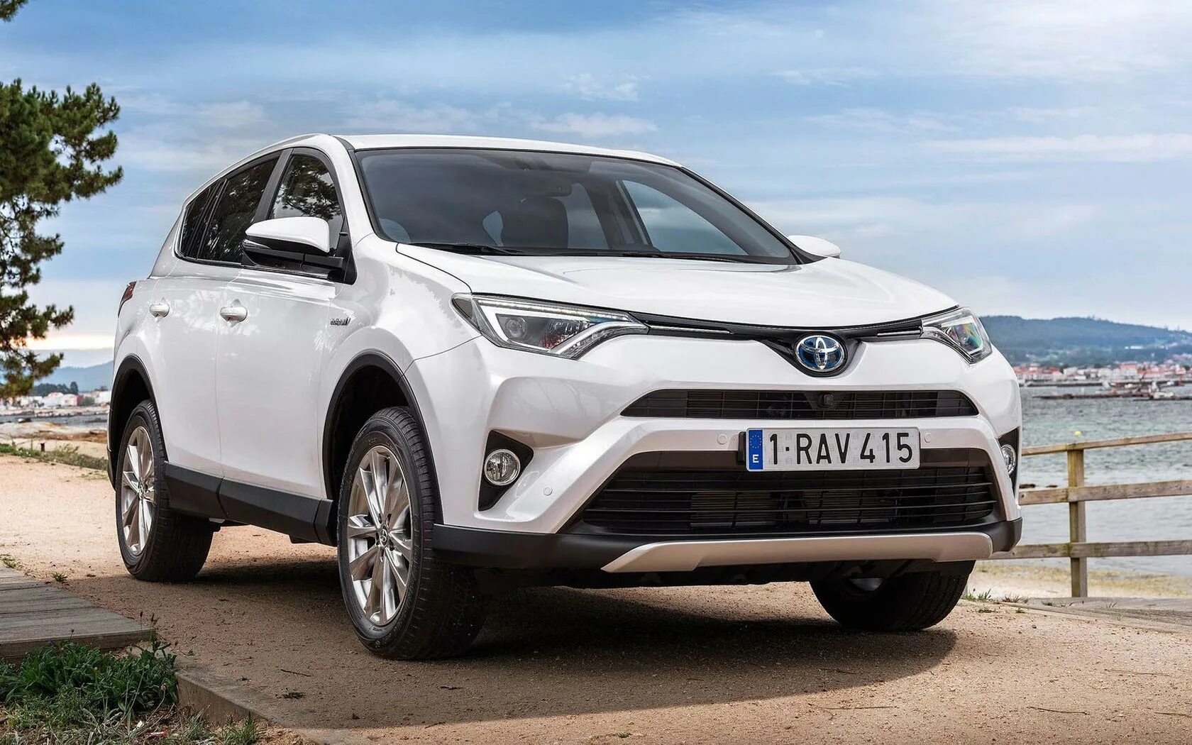 Страница 4 2015 года. Toyota rav4 2016. Toyota rav4 Hybrid. Toyota rav4 2015. Тойота рав 4 2015.