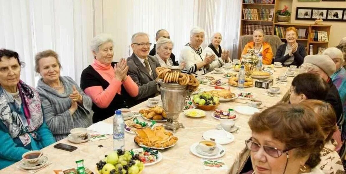 Вечеринка пенсионеров. Клуб пожилых людей. Клуб пожилых людей сценарии. Мероприятия для пенсионеров. Досуг пенсионеров.