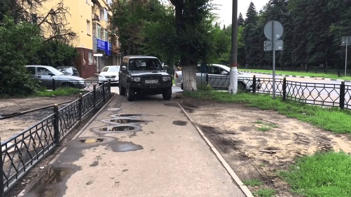 Штраф за езду по тротуару. Езда по тротуару штраф. Штраф за пешеходную дорожку. Штраф за езду по пешеходной дорожке. Штраф за пешеходную дорожку.