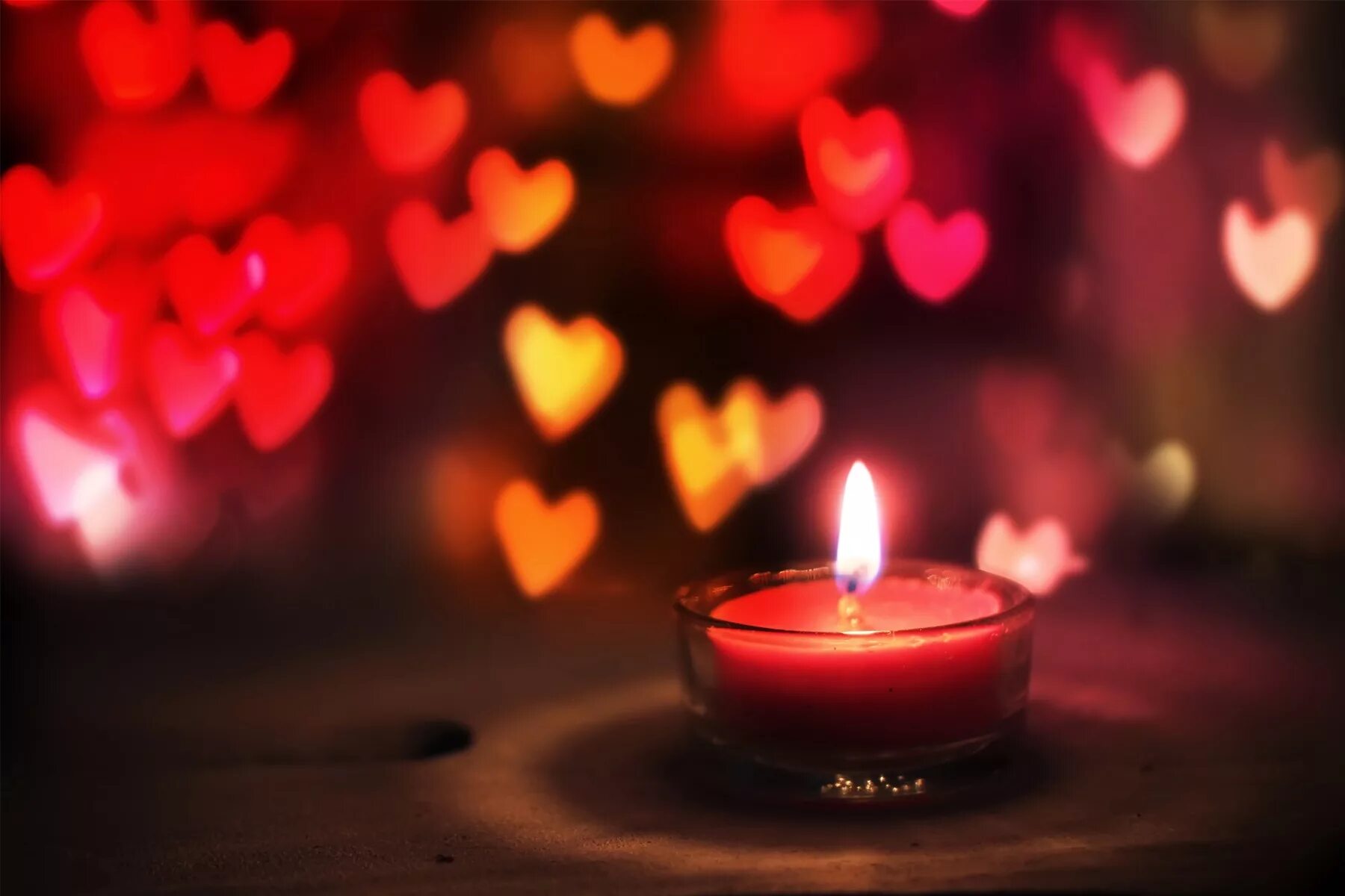 Сердце вечер. Романтические свечи. Свечи романтика. Свечи сердечки. Свеча любовь.