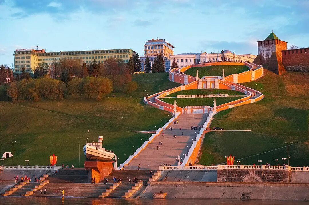 Для детей чкаловская. Нижегородский Кремль Чкаловская лестница. Чкаловская лестница Нижний Новгород. Памятник Чкалову и Чкаловская лестница в Нижнем Новгороде. Нижний 800 Чкаловская лестница.