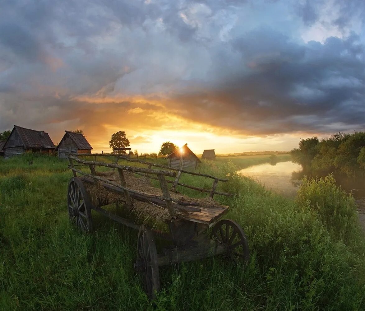 Сельская. Старое село (деревня, Можайский городской округ). Деревенский пейзаж. Лето в деревне. Деревенская природа.