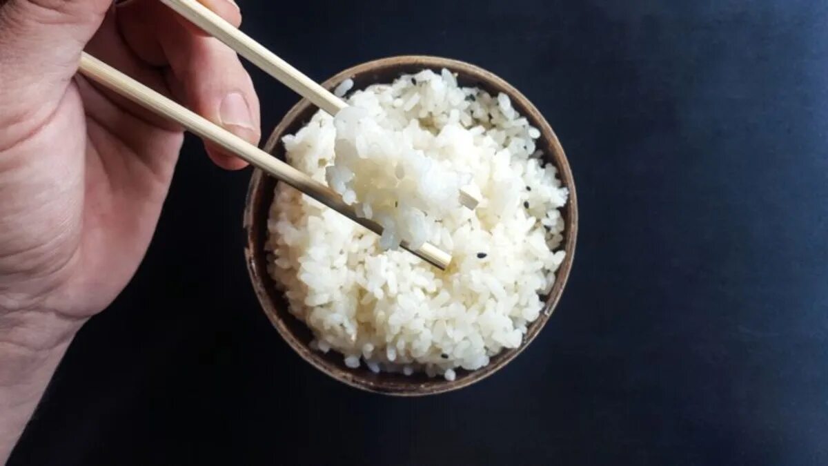 Much rice. Chopsticks in the Rice. Too much Rice.