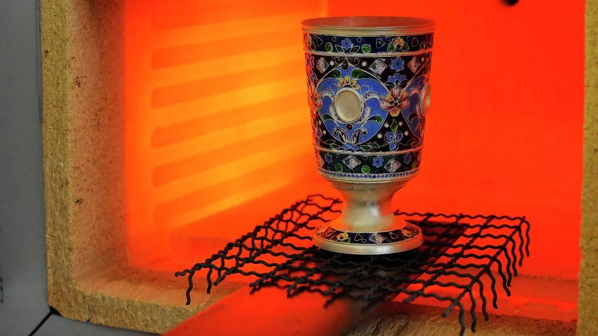 Горячая эмаль украшения. Выемчатая эмаль. Обжиг эмали. Обжиг эмали в муфельной печи. Муфельная печь для эмалирования ювелирная.