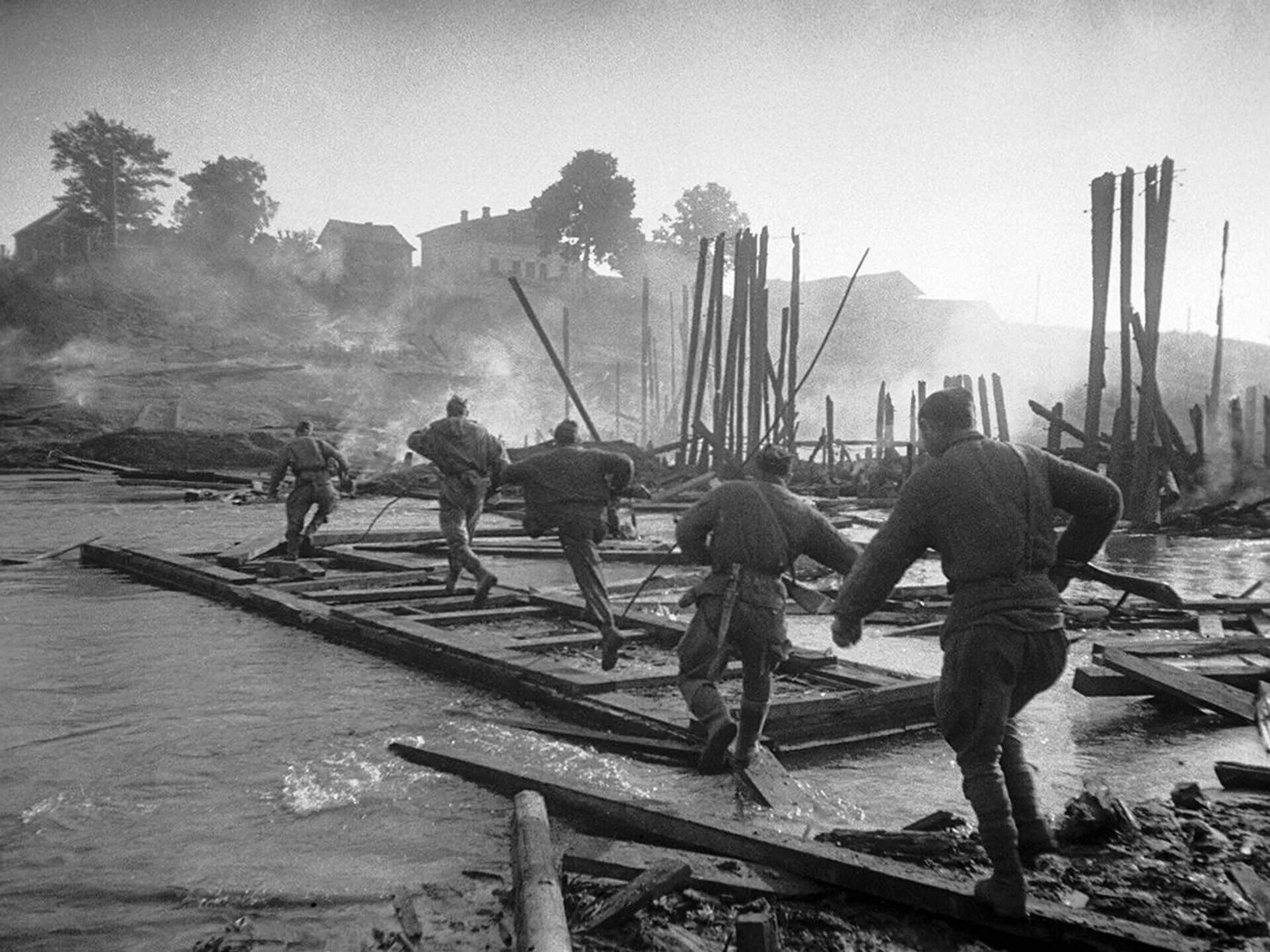 Переправа днепр. Форсирование реки Висла 1944. Форсирование реки Днепр ВОВ. Форсирование реки Великая Отечественная.