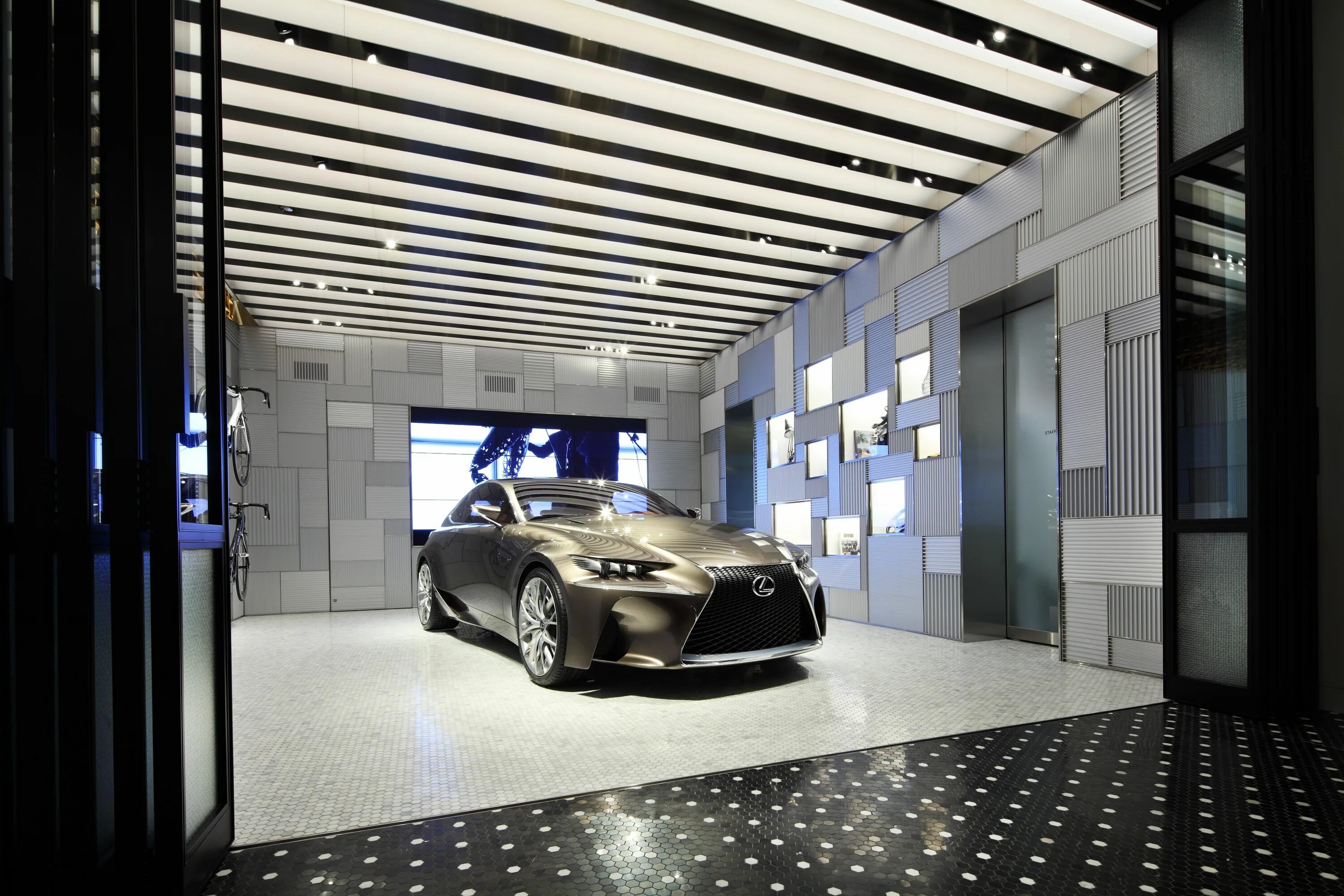 That is car in the shop. Lexus Showroom Interior. Лексус в Токио. Интерьер автосалона. Красивые интерьеры автомобилей.