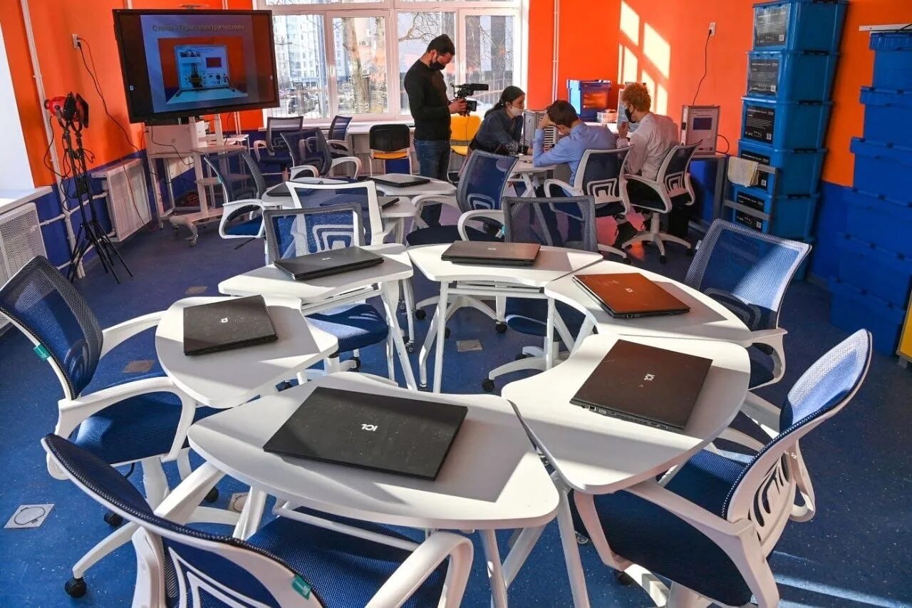 Учитель и компьютер. Айти школа камин. E learning kaluga. Учебный центр повышения квалификации. Кф мгту калуга.