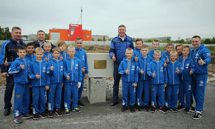 В магазин светофор требуется грузчик. Шексна девушки. Торговый центр апельсин шексна. Центр занятости шексна. Новая вакансия.