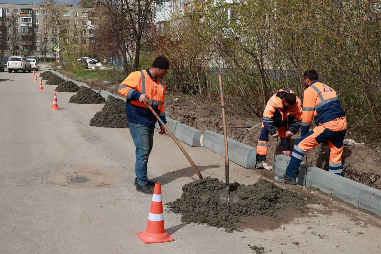 Ремонт дорог. Ремонт дороги. Ремонт дороги фото. Бордюр в городе.