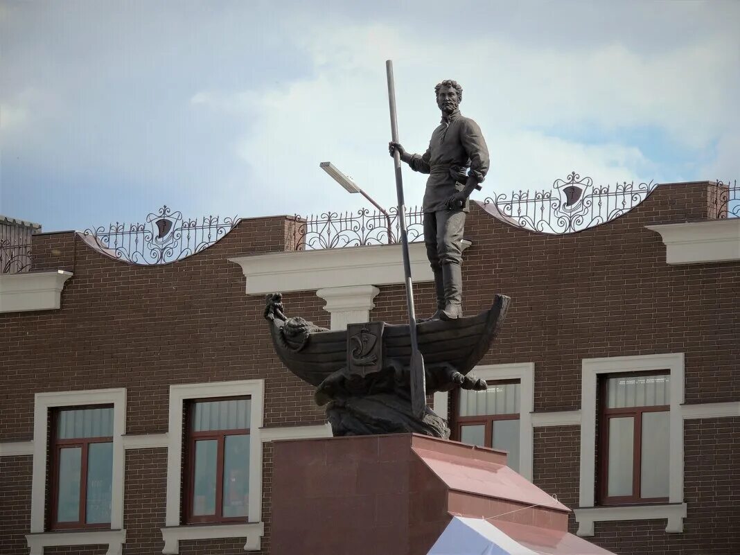 Памятник павлу перевозчику в павлово. Набережная павлово. Павлово на оке нижегородская область. Герои города павлово. Памятник павлу город павлово нижегородской.