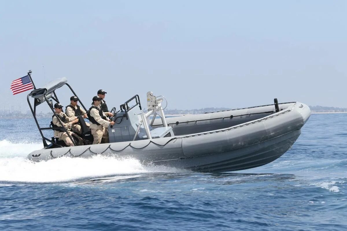 Лодка с рубкой. Sea force 11м. Willard sea force катер характеристики. Willard sea force 730 катер. Willard sea force катер характеристики.