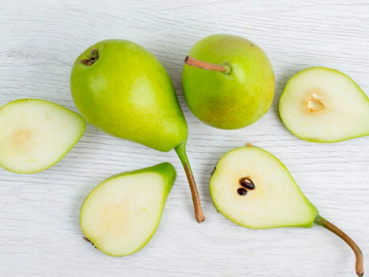 Груша в виде яблока. Груша китайская нэши. Плодовые груши яблони. Яблоневая груша. Конфетница в виде яблока.