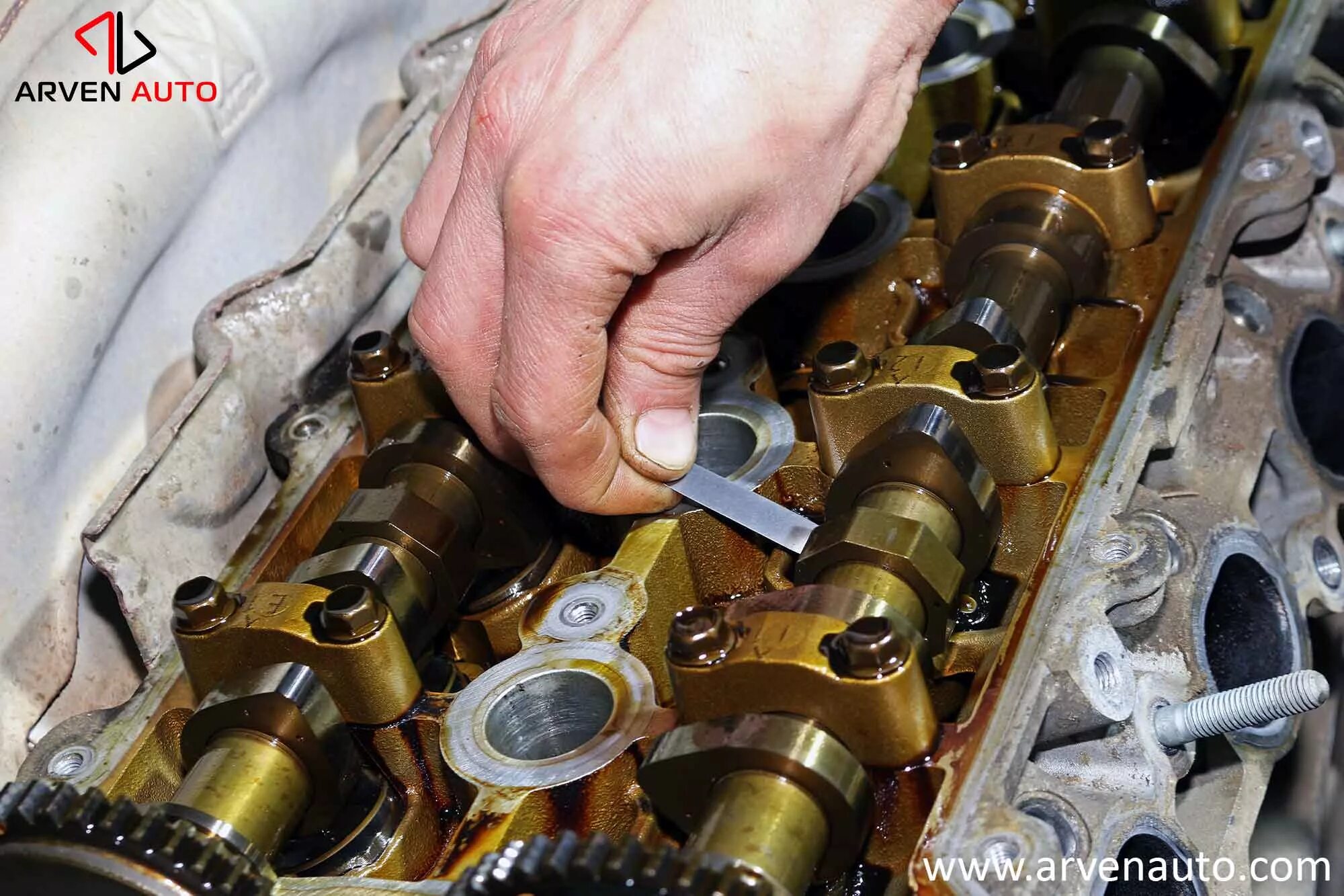 Винт регулировочный клапана дв. Регулировать зазоры клапанов. Болт регулировки клапанов двс 402. Регулировка тепловых зазоров клапанов. Мотоцикл урал регулировка клапанов зазоры.