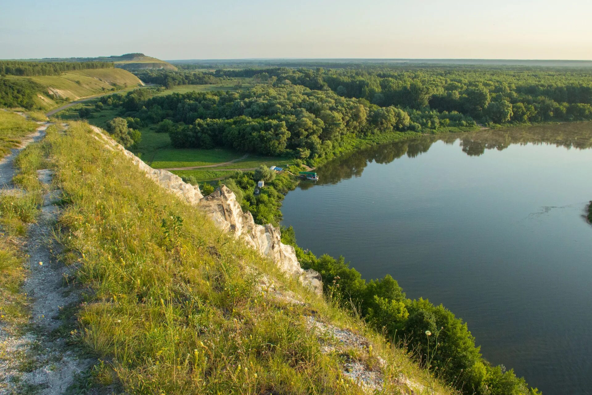 Истории белогорья. Книга белгородские древности. Книги о белгородчине. Белые скалы воронежская область монастырь. Река дон в воронежской области белогорье.