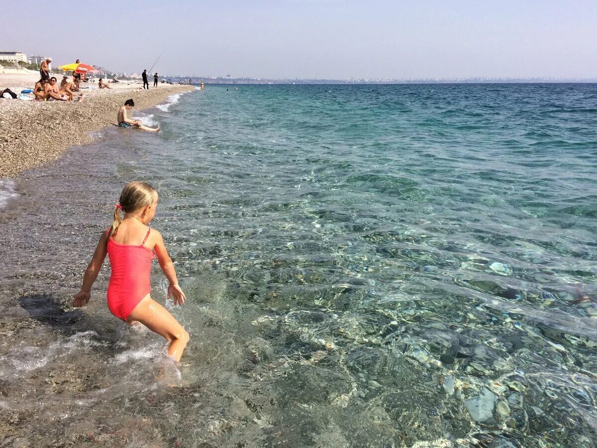 Турция алания температура воды сейчас в море. Турция море. Средиземное море Турция. Море в Турции сейчас. Анталья в октябре.