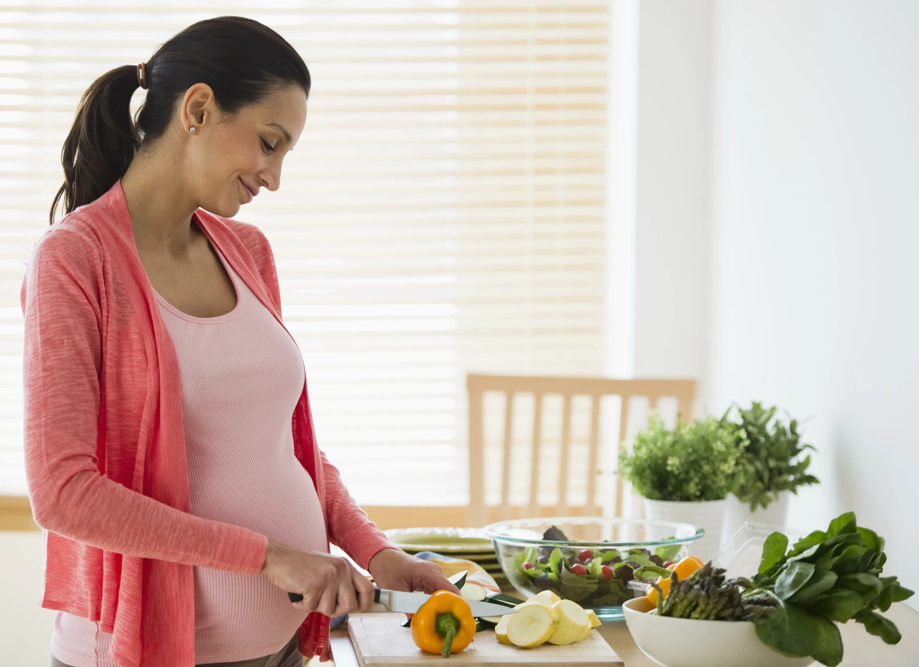 Диета 1 триместра. Питание беременной женщины. Здоровые беременные женщины. Овощи при беременности.