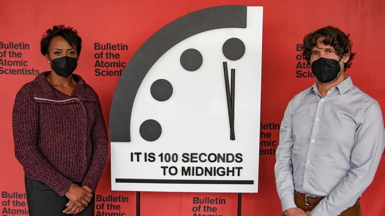 Часы судного дня обложка. Часы судного дня. Часы судного дня 2021. Часы судного дня как они работают. Часы судного дня.