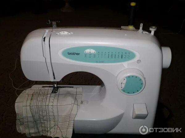 Машинка brother xl. Швейная машинка brother XL 2250. Бразер швейная машина xl5010. Машина швейная Бродер xl5250. Швейная машинка brother XL 5010.