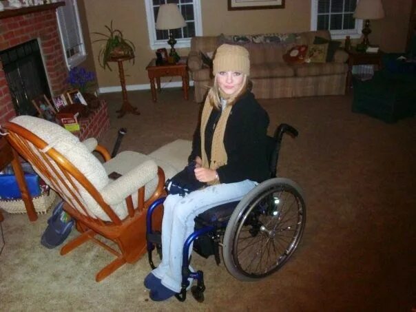 Красивые девушки инвалиды. Девушка инвалид. Женщина в инвалидной коляске. Девушки инвалиды 2 группы. Супруга стала инвалидом