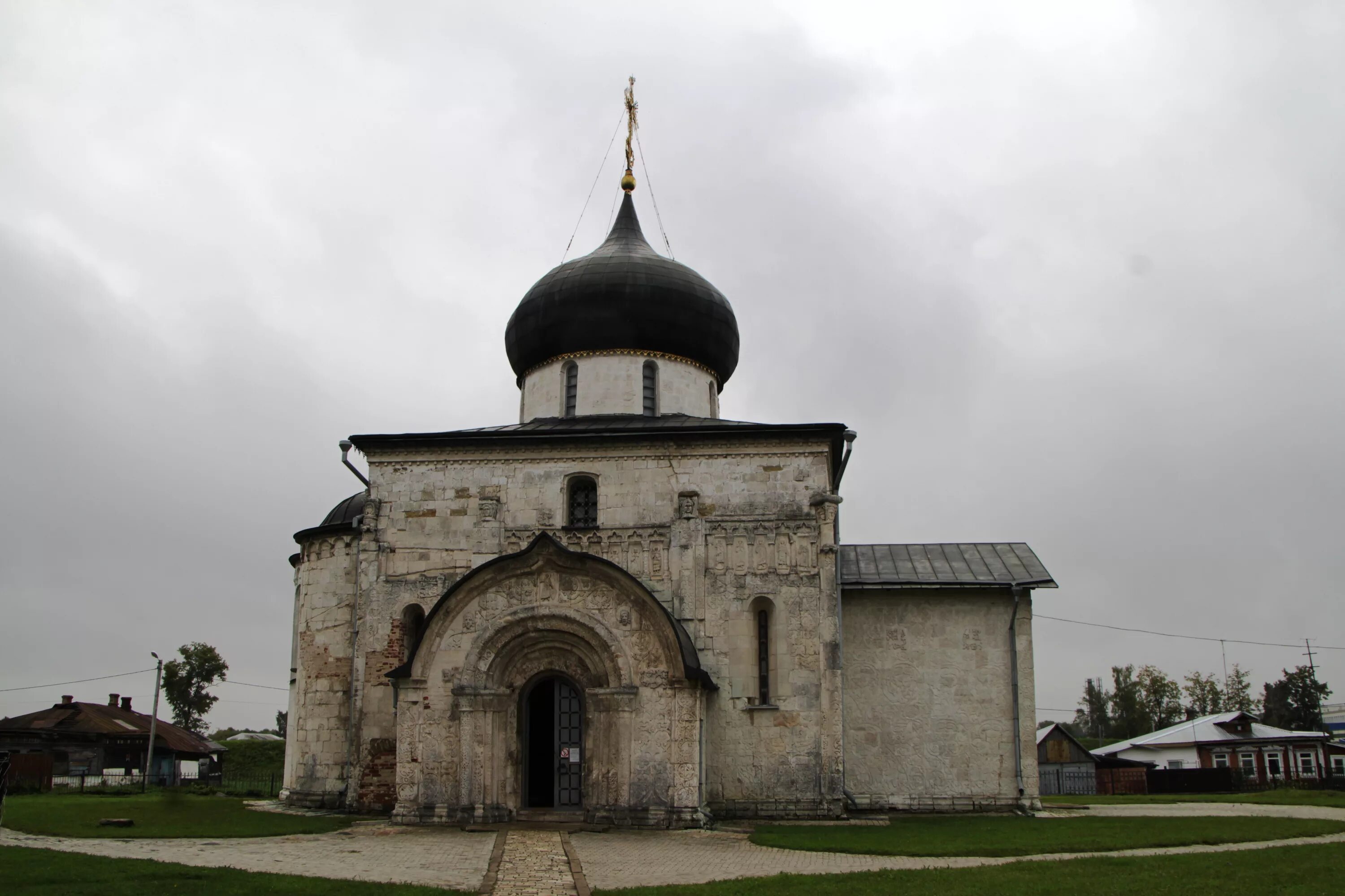 1 каменная церковь