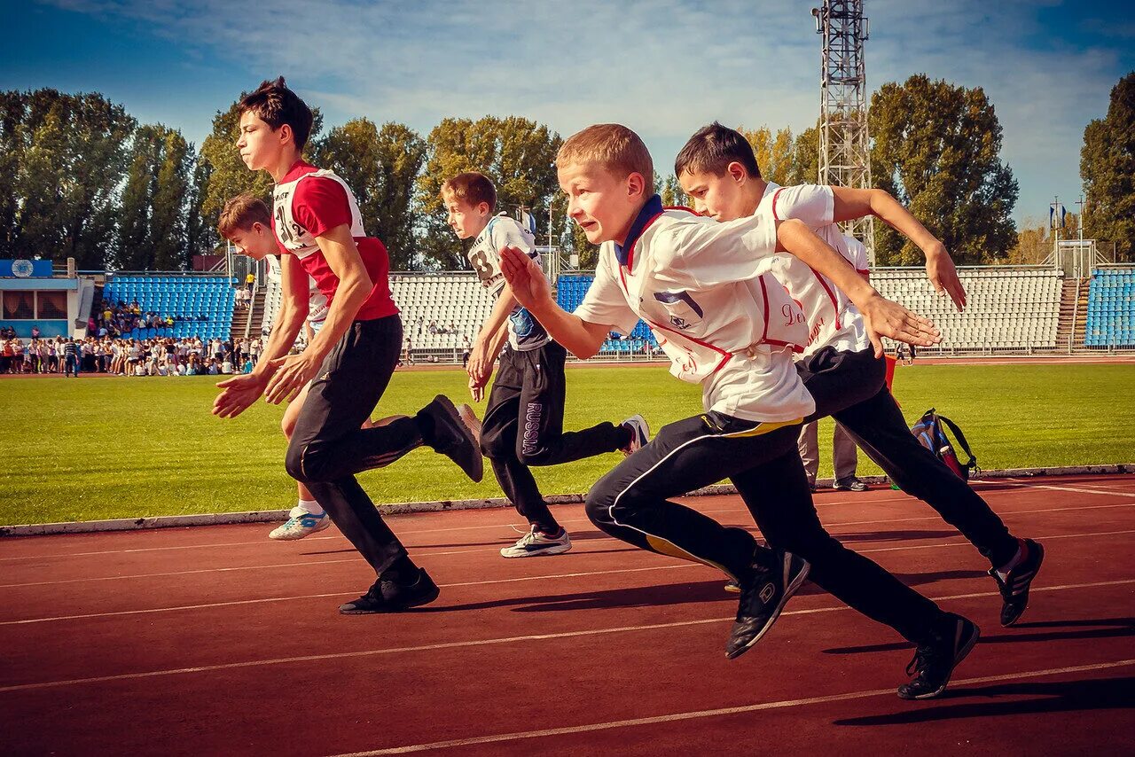 Спортивные соревнования. Спортивные соревнования в школе. Спортивные мероприятия. Спортивный фоторепортаж. Спортивные соревнования на школьном стадионе