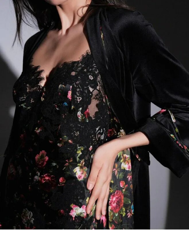 Кружевное полотно черное. Сочетание бархата и кружева. Черная ткань. Черное бархатное платье с кружевом. Бархат и кружево.