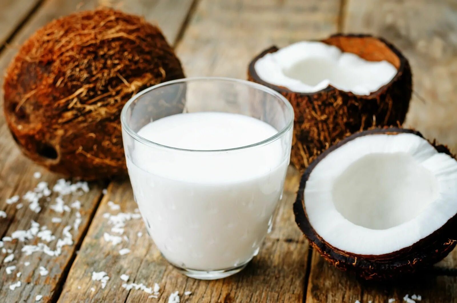 Планто кокосовое молоко. Коконут Милк молоко кокосовое. Кокосовое молоко Coconut Milk. Молоко из кокосовой стружки. Кокосовое молоко в кокосе.