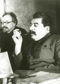 Курящий сталин