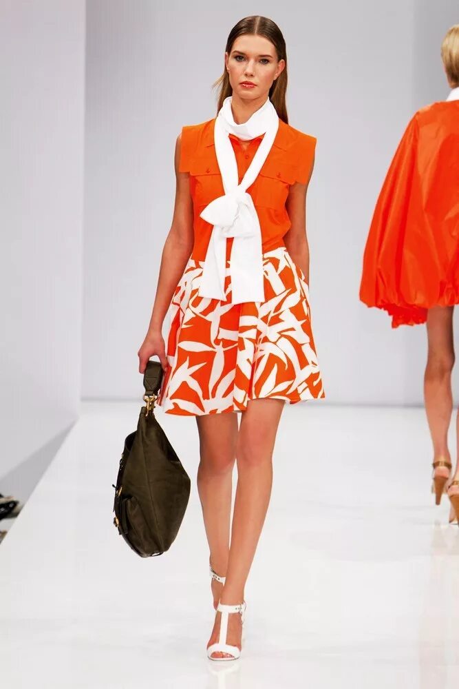 Escada одежда женская. Эскада костюм брючный. Escada одежда. Escada одежда. Блузка к изумрудным брюкам.