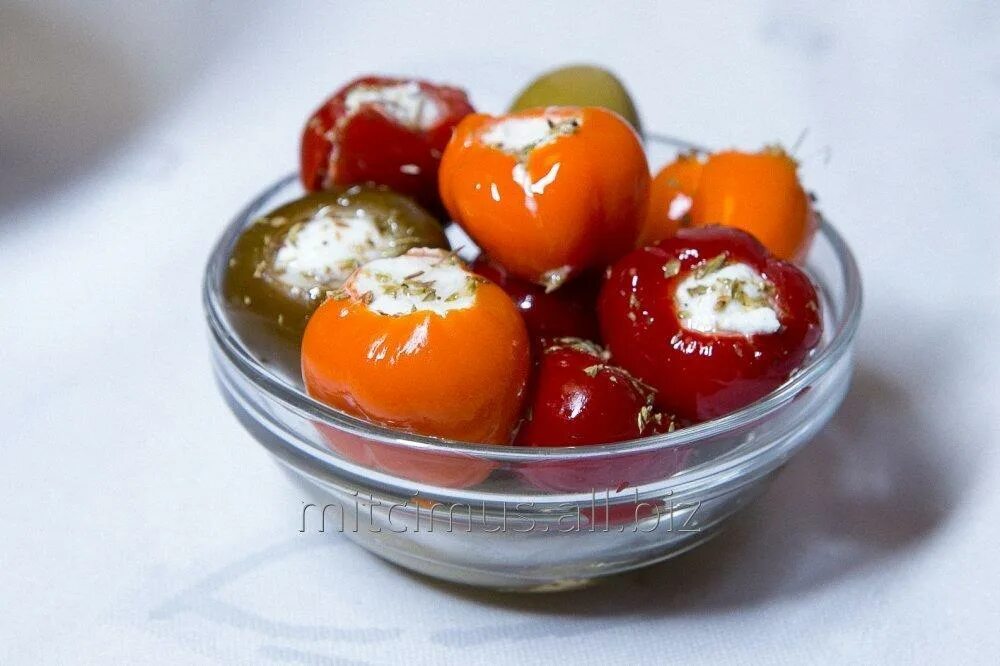 Красный перчик с сыром фета greko 240 г. Мини перцы фаршированные сыром в масле. Перчик красный с сыром фета 240г пл/лоток greko. Перец черри фаршированный с фета. Мини перцы фаршированные сыром в масле.